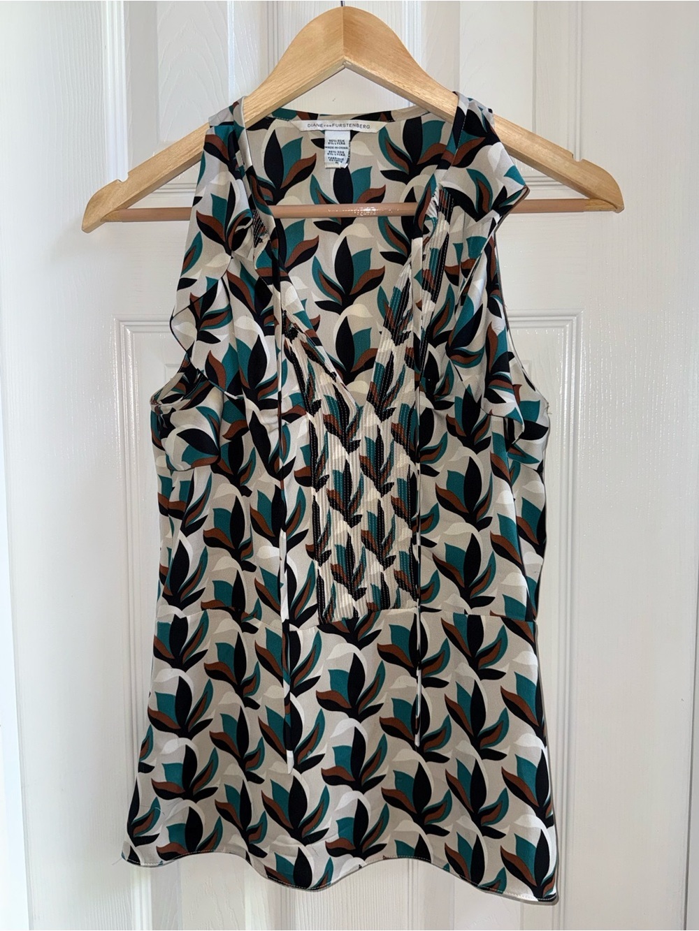 Diane Von Furstenberg Sleeveless Silk Multico Top 4 Ruffle Euro Vacation Summer